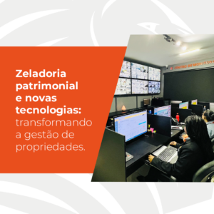 Ambiente de escritório moderno com três monitores exibindo gráficos de gestão de propriedades. Profissional trabalhando em um dos computadores, destacando a integração de zeladoria patrimonial e novas tecnologias para transformar a gestão de propriedades.